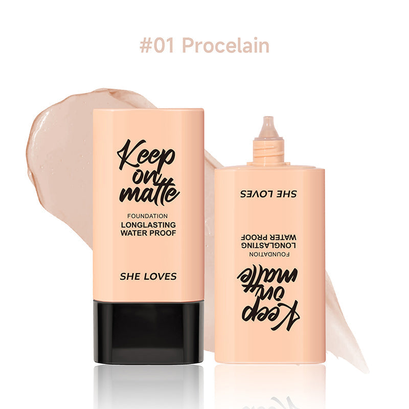 Lang anhaltende, wasserfeste Foundation mit mattem Finish und Öl-Kontrolle