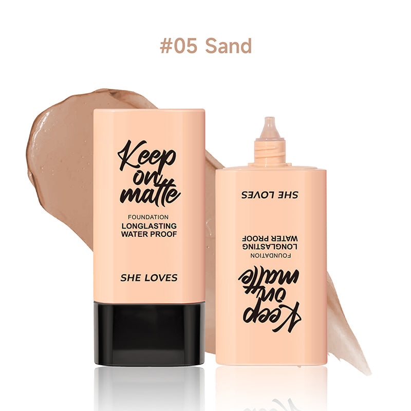 Lang anhaltende, wasserfeste Foundation mit mattem Finish und Öl-Kontrolle