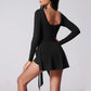 Langärmeliges Damen-Sportkleid mit integrierter Shorts